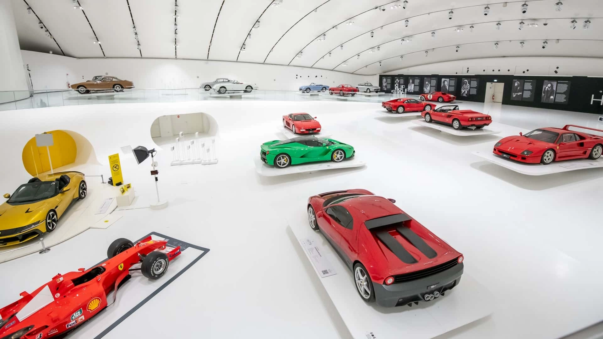 La mostra the greatest hits  music legends and thei ferraris (6)